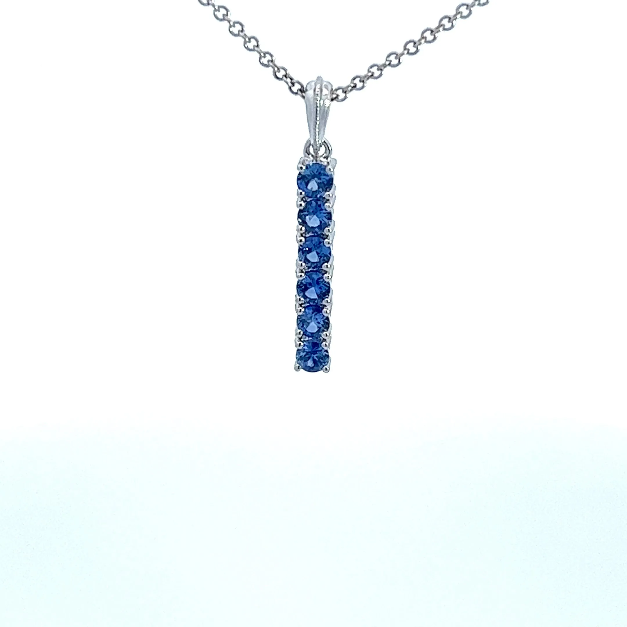 18kt White Gold Natural Blue  Sapphire Pendant