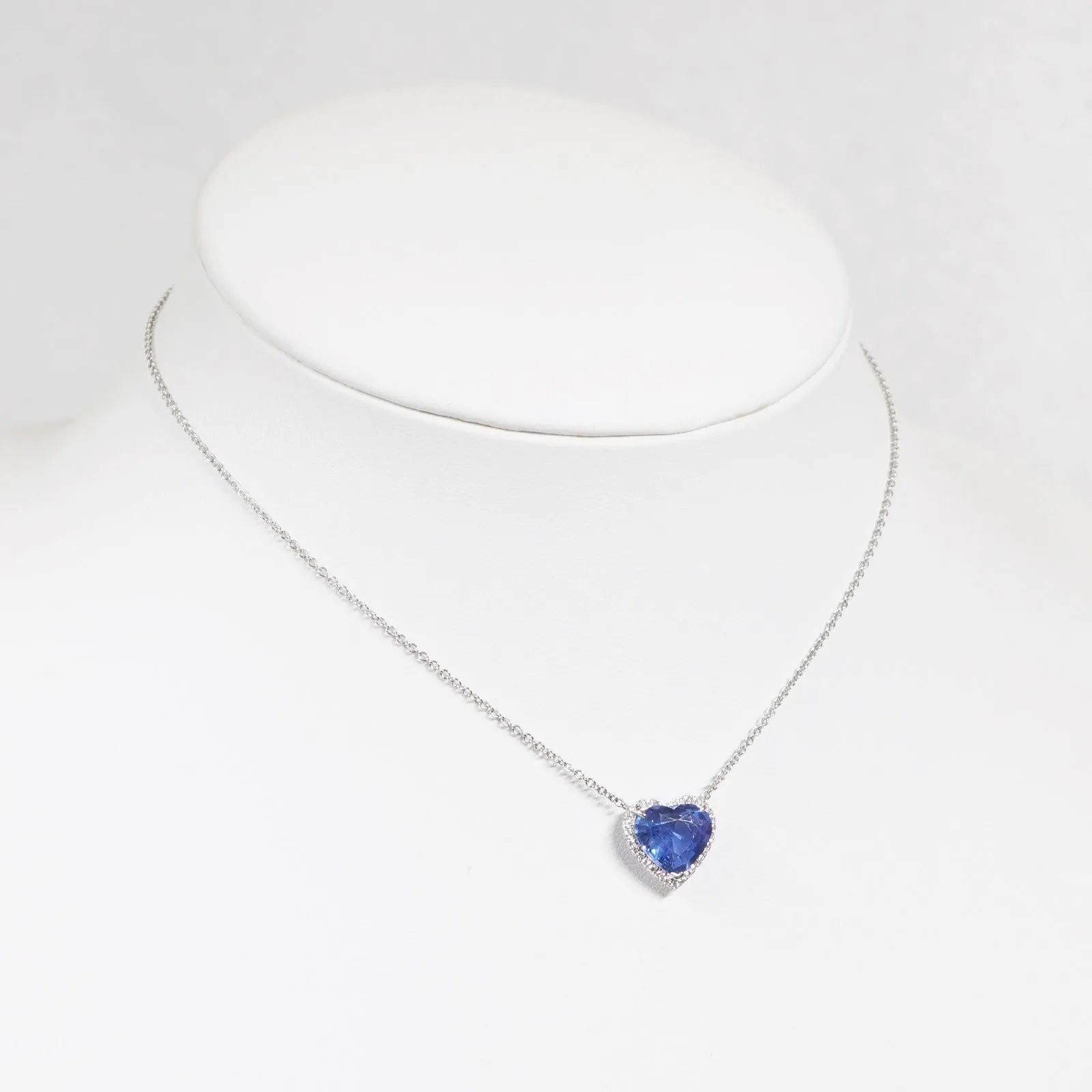 6.55 cts Blue Sapphire Necklace