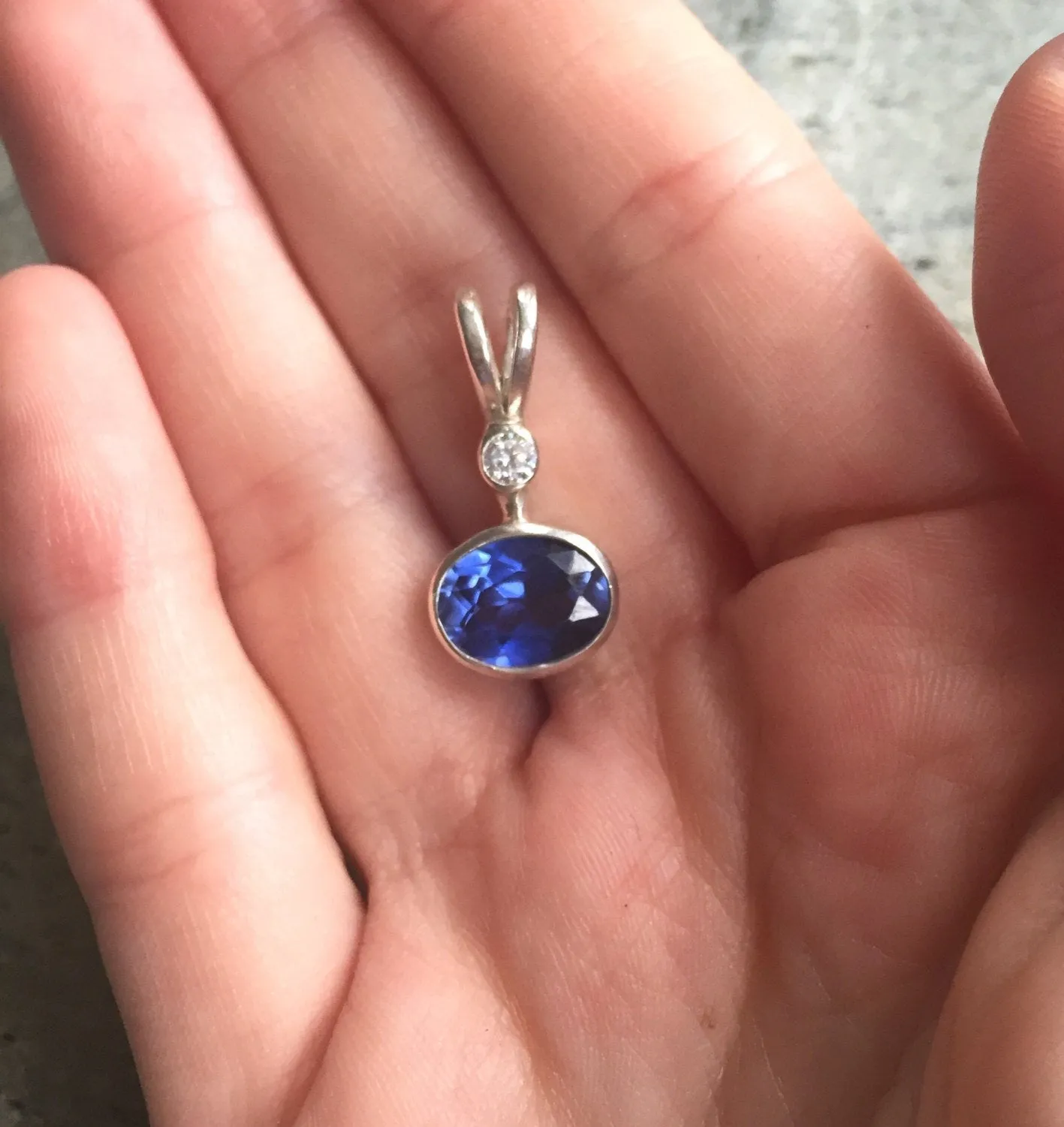 Blue Sapphire Necklace - Vintage Oval Necklace - Blue Dainty Pendant