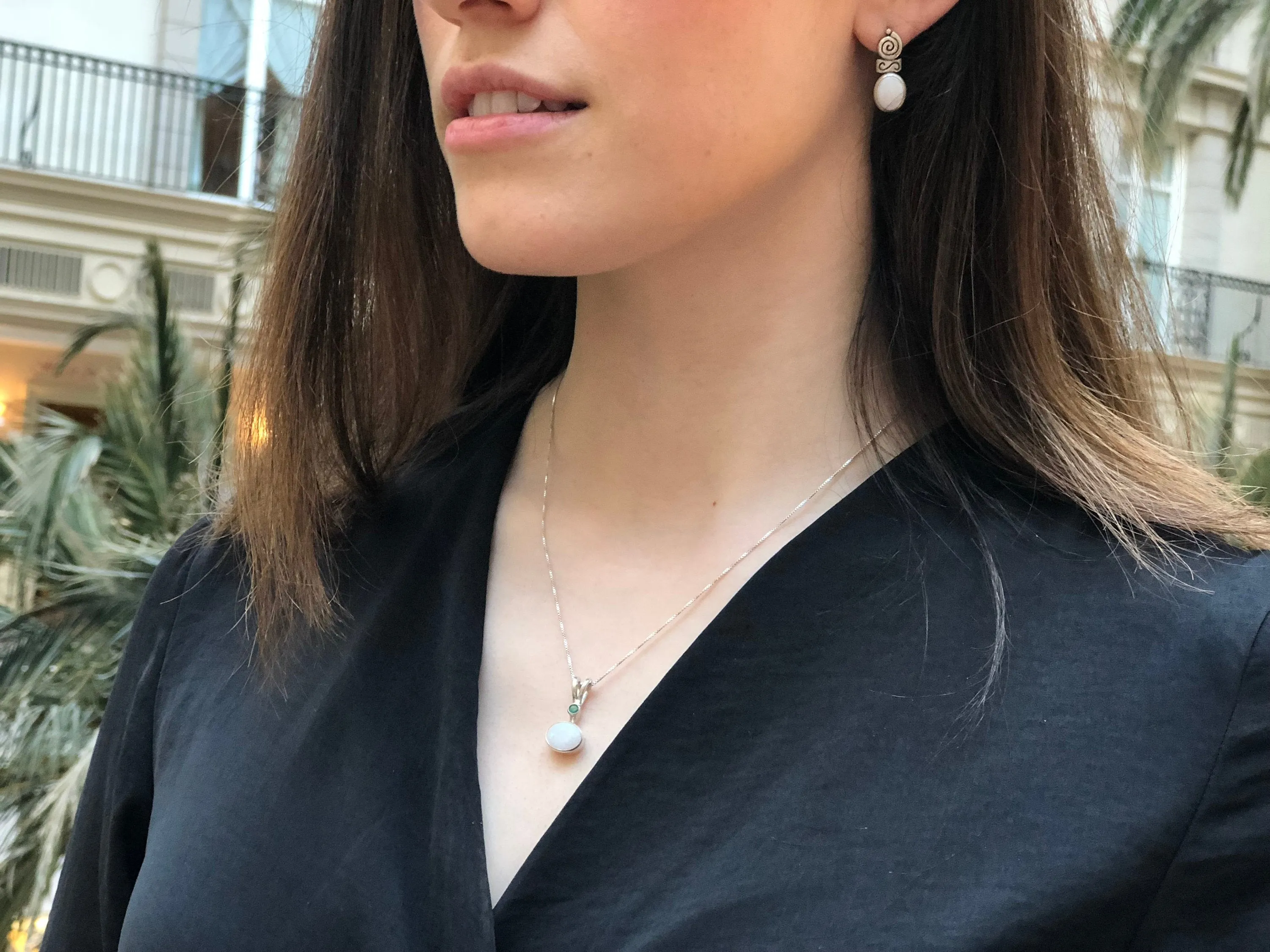 Blue Sapphire Necklace - Vintage Oval Necklace - Blue Dainty Pendant