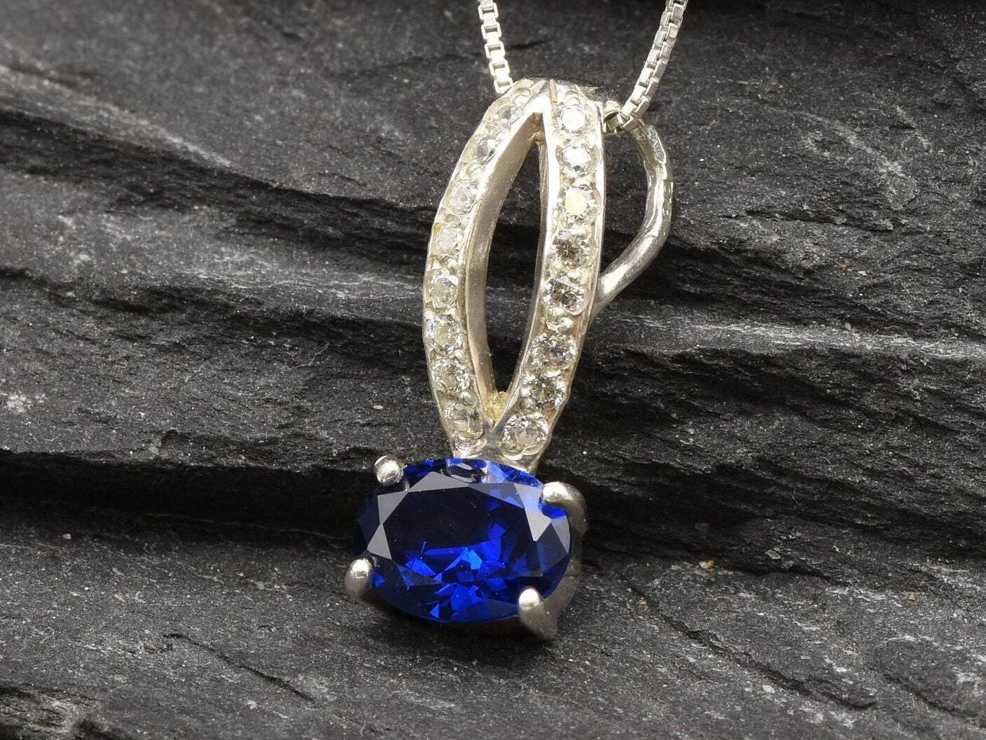 Blue Sapphire Pendant - Vintage Oval Necklace - Classy Drop Necklace