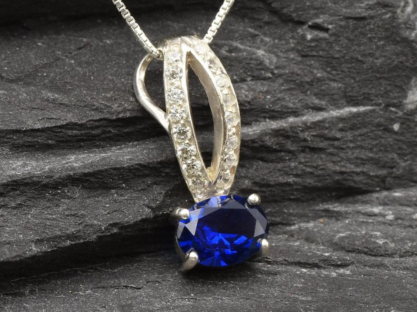 Blue Sapphire Pendant - Vintage Oval Necklace - Classy Drop Necklace