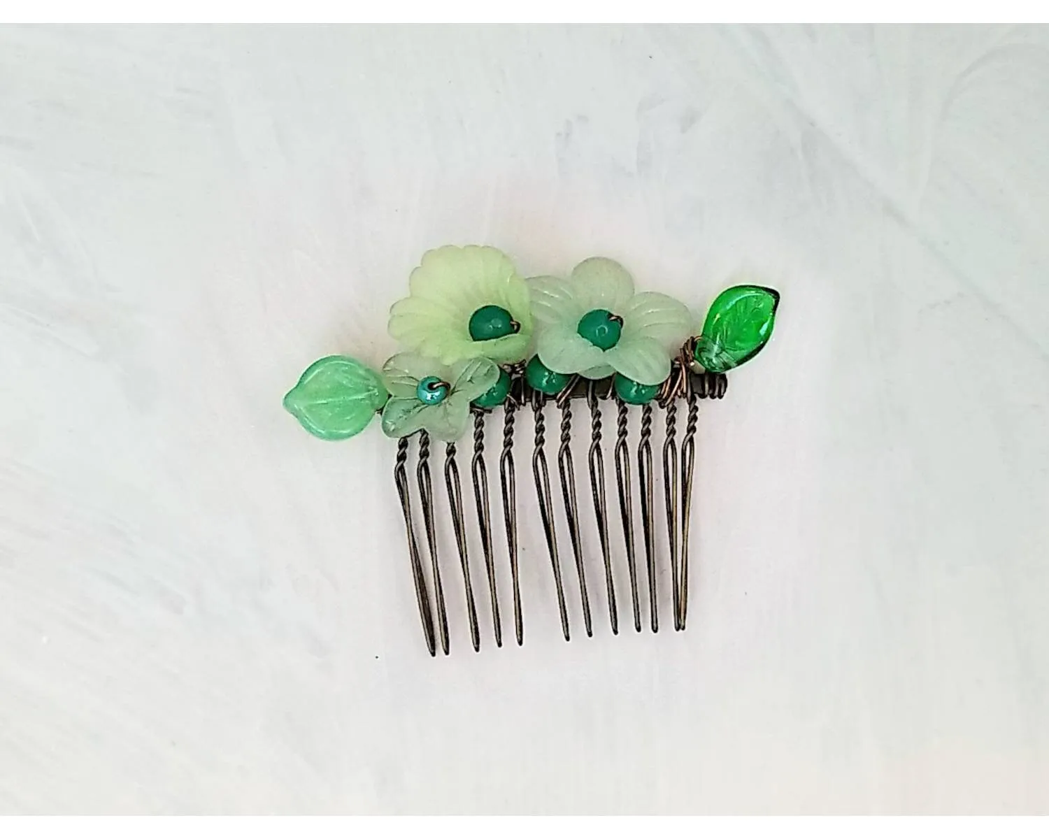 Wire Wrapped Lucite Flower Comb in Green, Bridesmaid, Wedding, Floral, Garden, Party, Boho, Bohemian, Choice of Colors and Metals